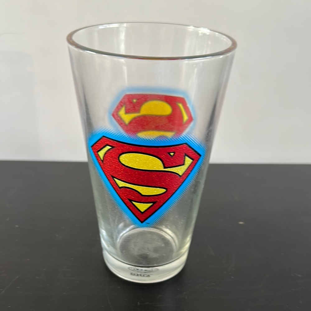 Superman Logo Glass Tumbler
